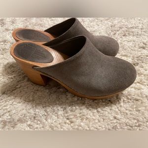 Charlotte Stone Gray Suede Wood Mules Clogs Women’s 37 Size 7
